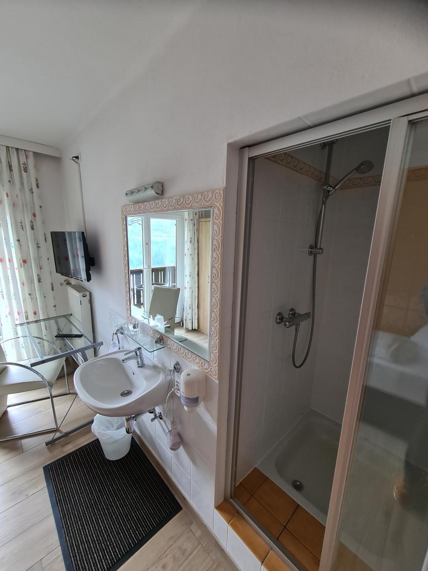 B&B Hallstatt Lake Obertraun Self Check In Bagian luar foto